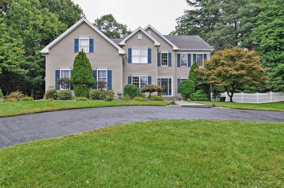 4 Lantern Ln, Franklin, MA 02038 - photo 1