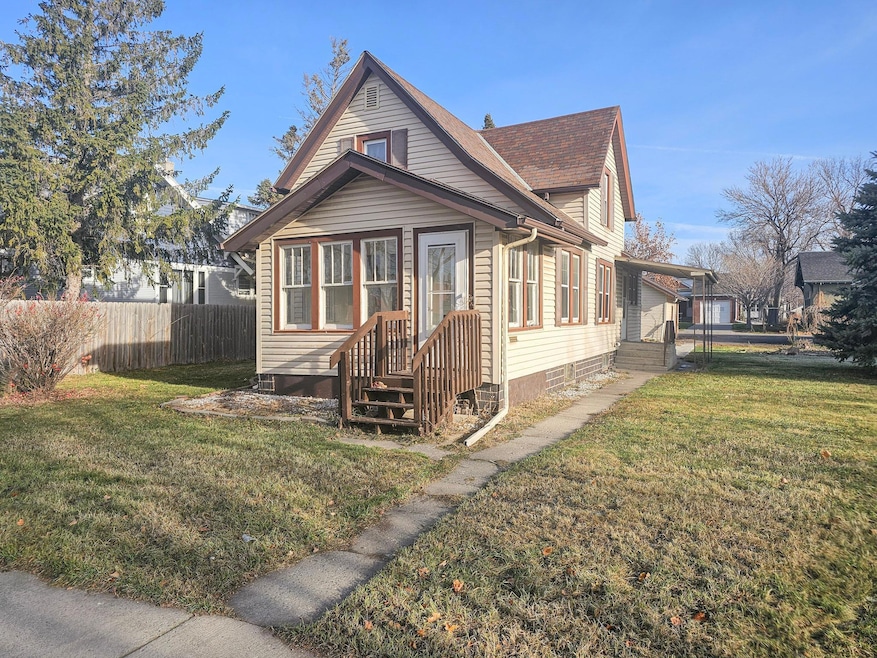 606 W Main St, Marshall, MN 56258 - photo 1