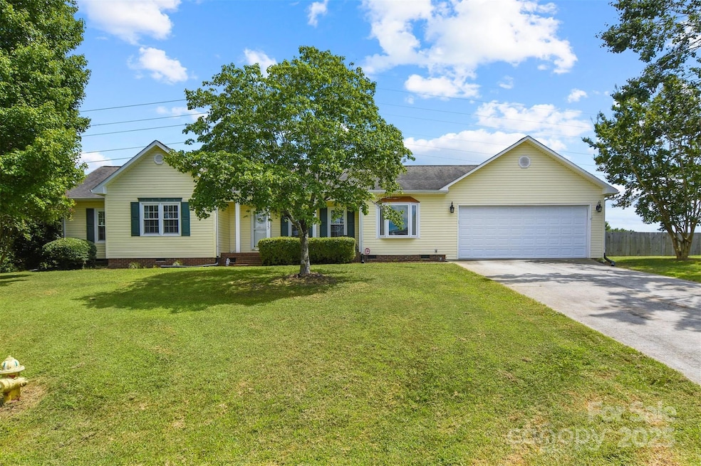 1315 Pear Dr, Conover, NC 28613 - photo 1