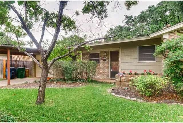 Welcome Home to your Crestview Charmer.  Tons of p