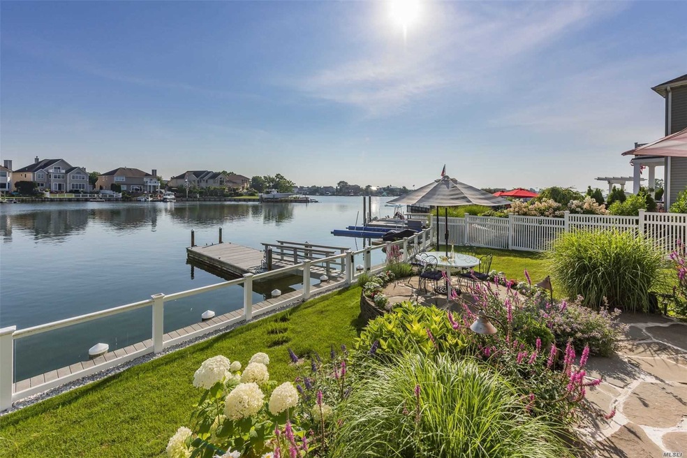 39 Crescent Cove Cir, Seaford, NY 11783 - photo 1