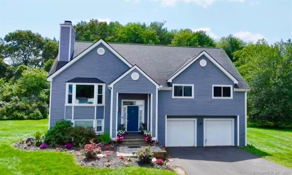 82 Meadowbrook Dr, Manchester, CT 06042 - photo 1