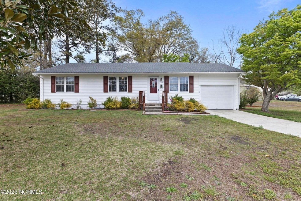 700 Henderson Dr, Jacksonville, NC 28540 - photo 1