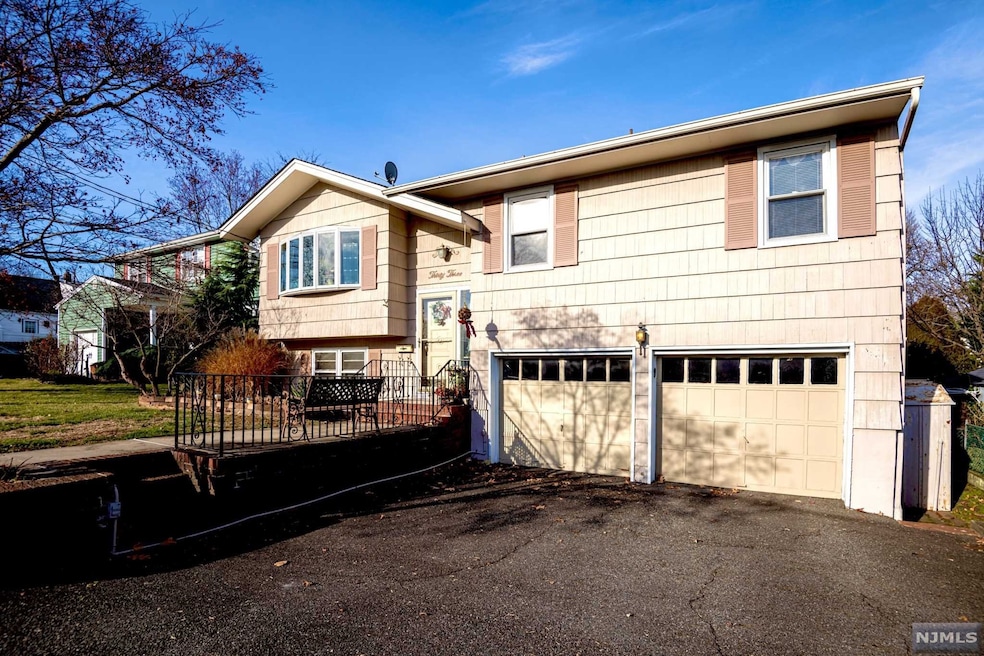 33 Kruger Ct, Clifton, NJ 07013 - photo 1