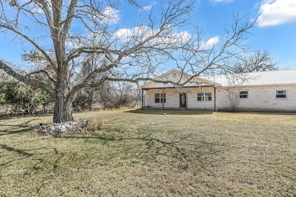 925 S Bowie St, Fredericksburg, TX 78624 - photo 1