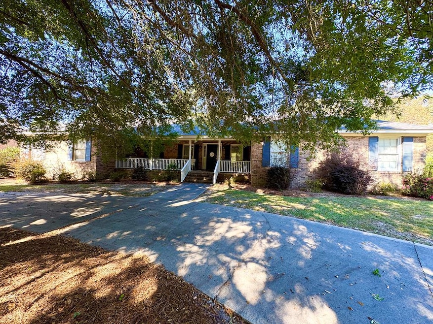 230 Ridge Cir, Dublin, GA 31021 - photo 1