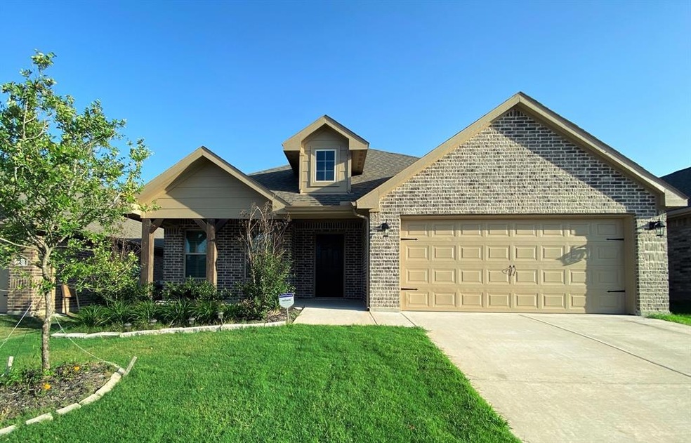 1816 Vallana Dr, Gainesville, TX 76240 - photo 1