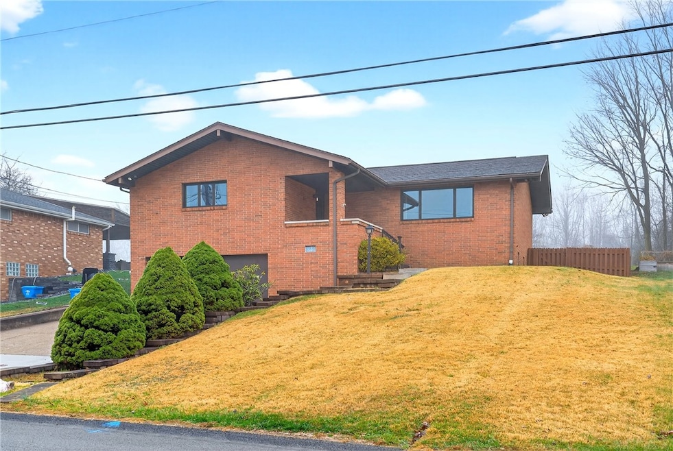 14223 Roberta Dr unit 5, Irwin, PA 15642 - photo 1