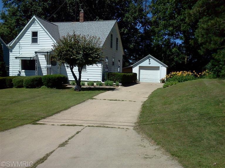 521 Morse St, Ionia, MI 48846 - photo 1