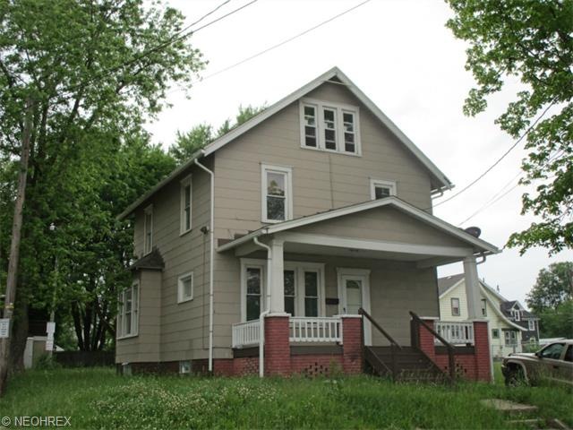 1533 Maple Ave NE, Canton, OH 44705 - photo 1