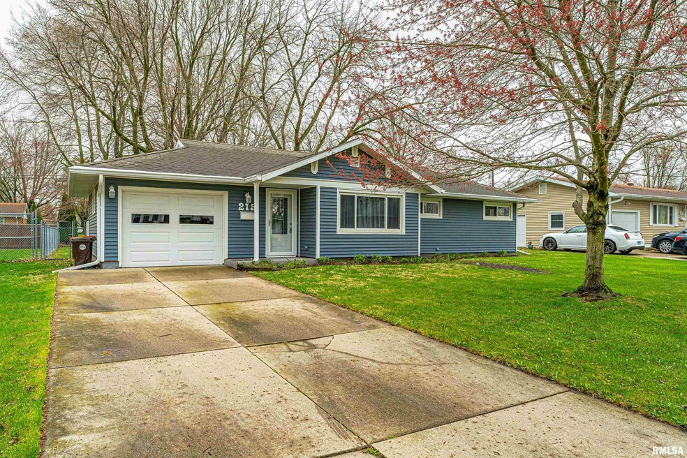 215 Southgate St, Lincoln, IL 62656 - photo 1