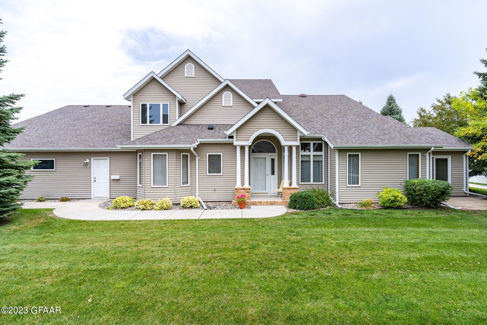 825 Orchard Circle