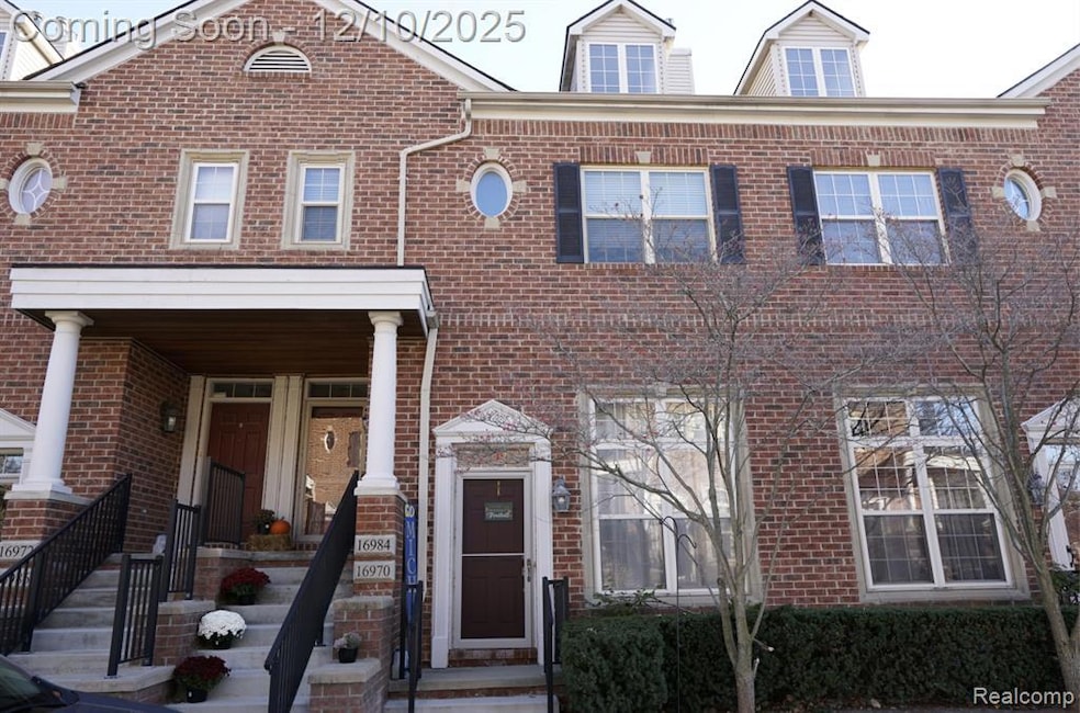 16984 Farmington Rd unit 11, Livonia, MI 48154 - photo 1
