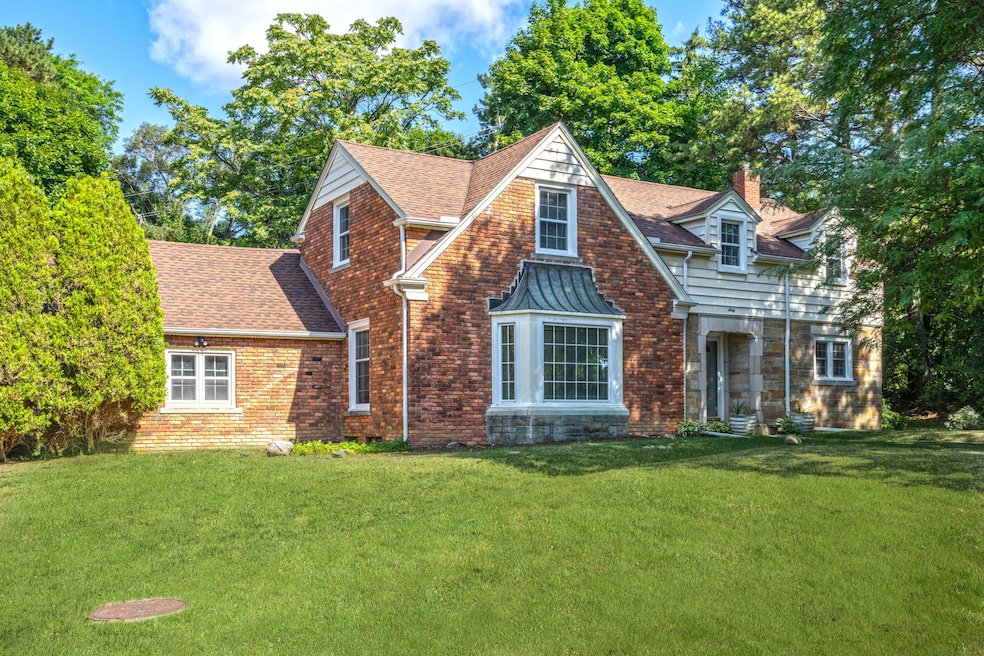 60 Devon Rd, Bloomfield Hills, MI 48302 - photo 1