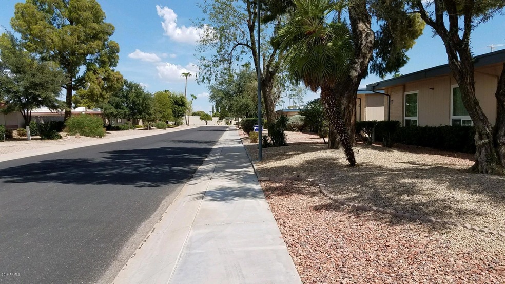 10887 W Emerald Dr, Sun City, AZ 85351 - photo 1