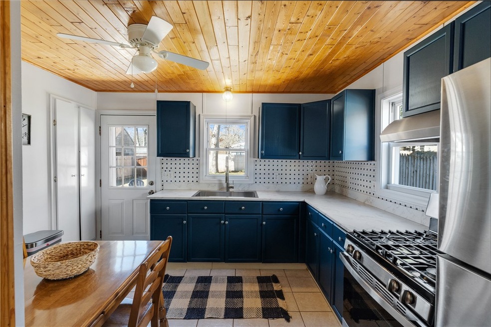 27 Wilcox St, Warwick, RI 02889 - photo 1