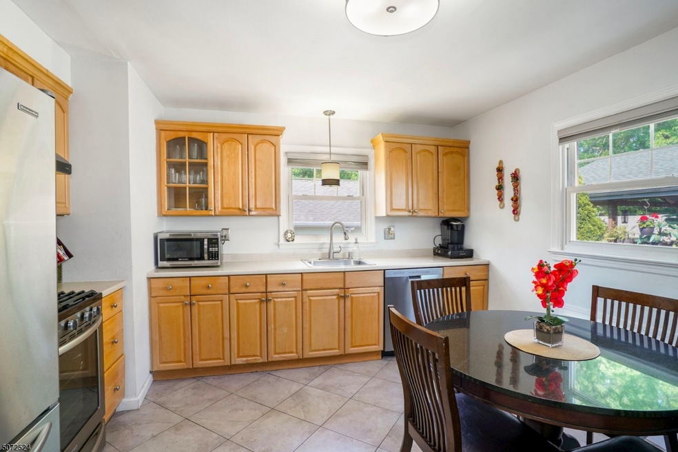 855 Seymour Ave, Linden, NJ 07036 - photo 1