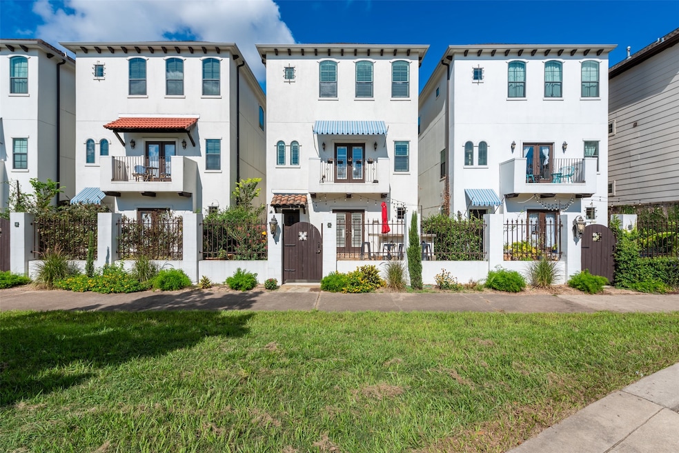 905 W 22nd St unit D, Houston, TX 77008 - photo 1