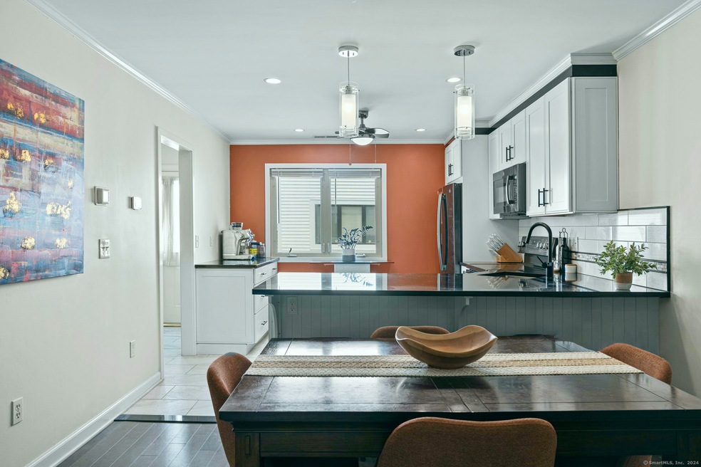 141 Grove St unit I, Stamford, CT 06901 - photo 1