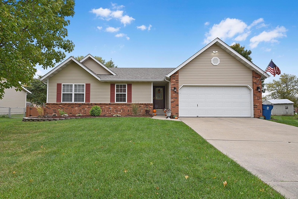 2305 Westchester Dr, Maryville, IL 62062 - photo 1