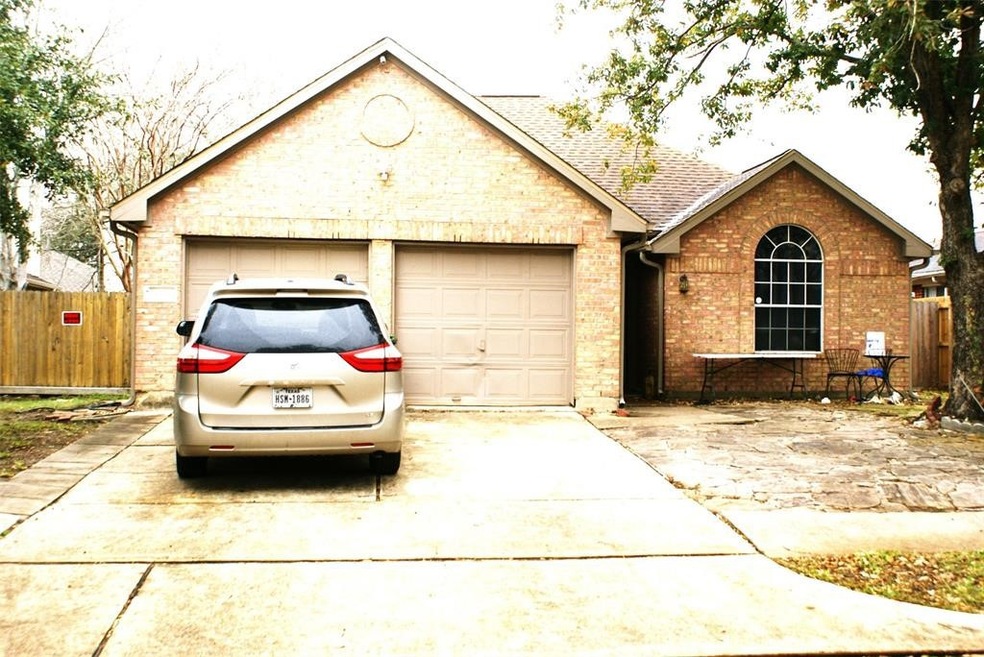 4513 Stonebridge Dr, Pearland, TX 77584 - photo 1