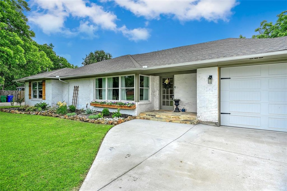 606 W Oak St, Celina, TX 75009 - photo 1