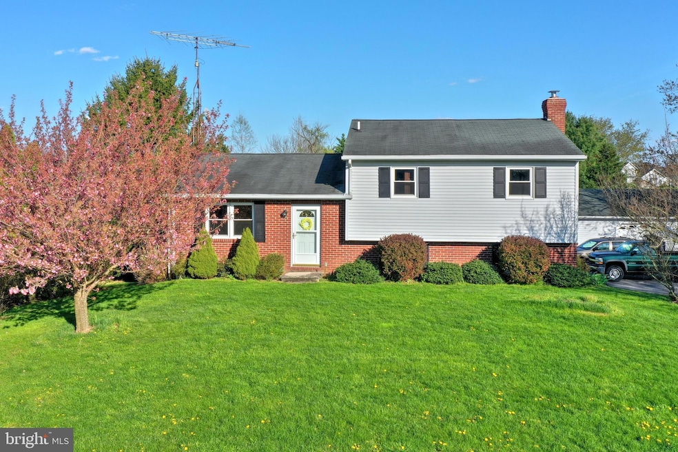 527 Teeter Rd, Littlestown, PA 17340 - photo 1