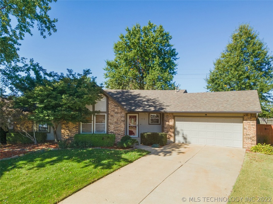 1916 W Phoenix Place, Broken Arrow, OK 74011 - photo 1