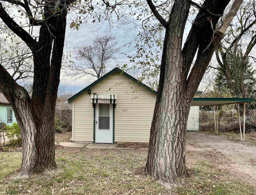 507 S Sheridan St, Wichita, KS 67213 - photo 1