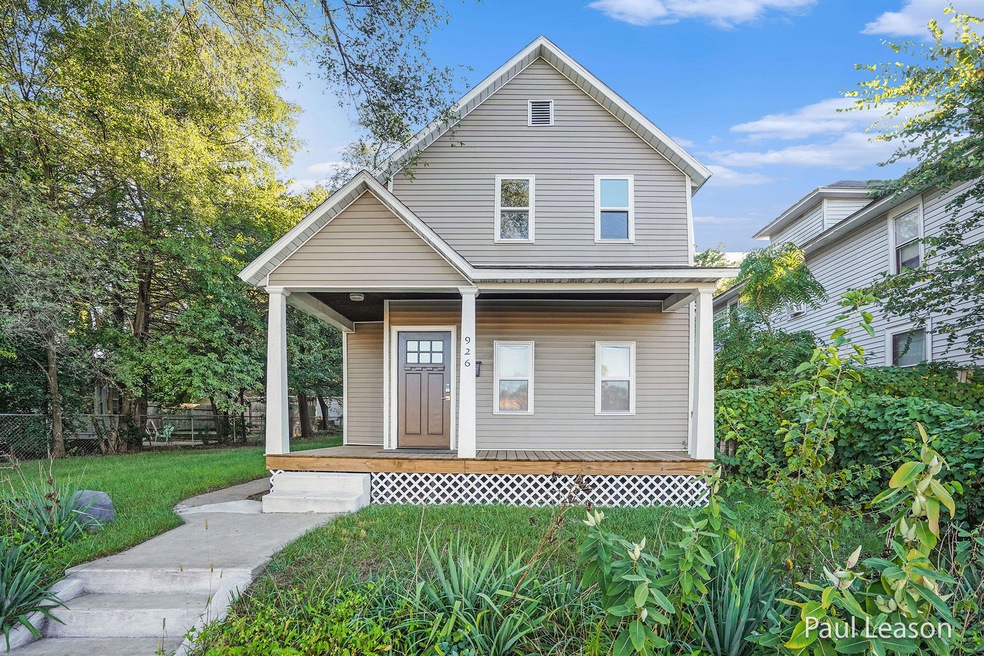 Welcome to 926 Lafayette NE