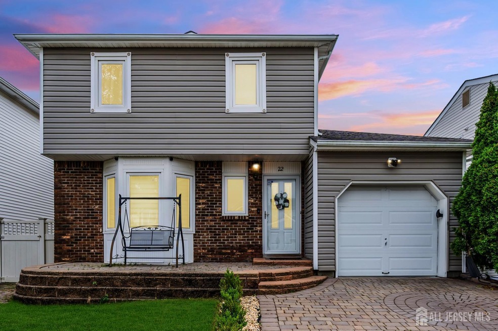 Under Contract $589,999 • Co-Listing Agent