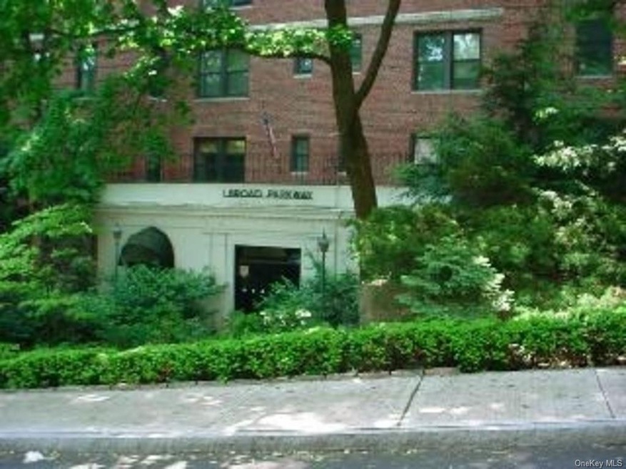 1 Broad Pkwy unit 2F, White Plains, NY 10601 - photo 1