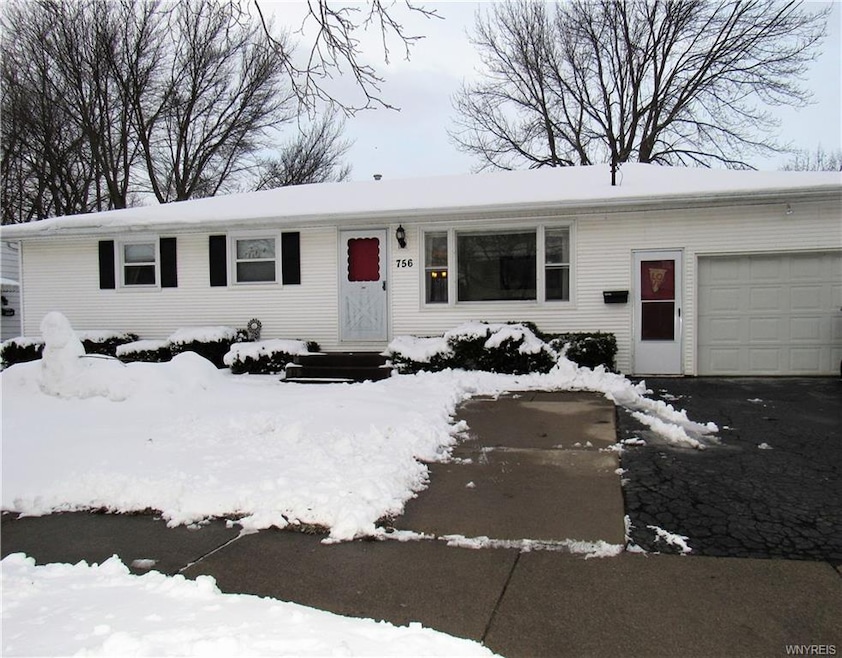 756 Remington Dr, North Tonawanda, NY 14120 - photo 1