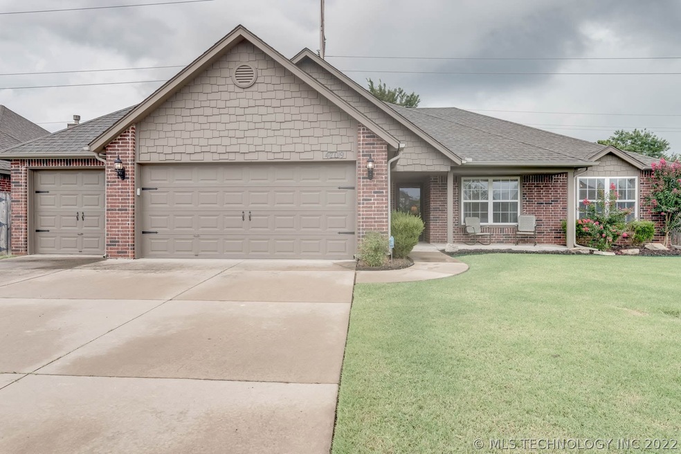 4709 S Narcissus Ave, Broken Arrow, OK 74011 - photo 1