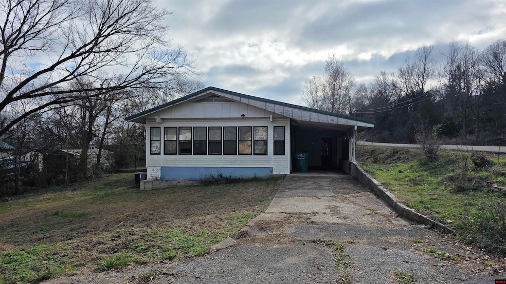 317 W 5th St, Yellville, AR 72687 - photo 1