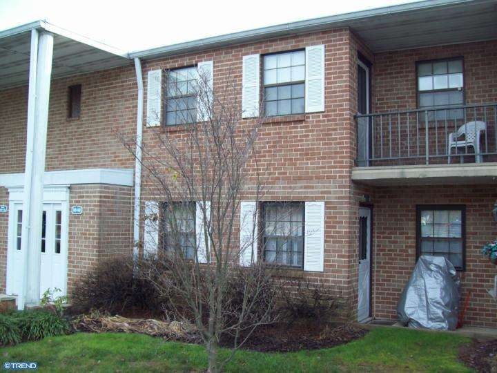 146 Riversedge Dr, Norristown, PA 19403 - photo 1