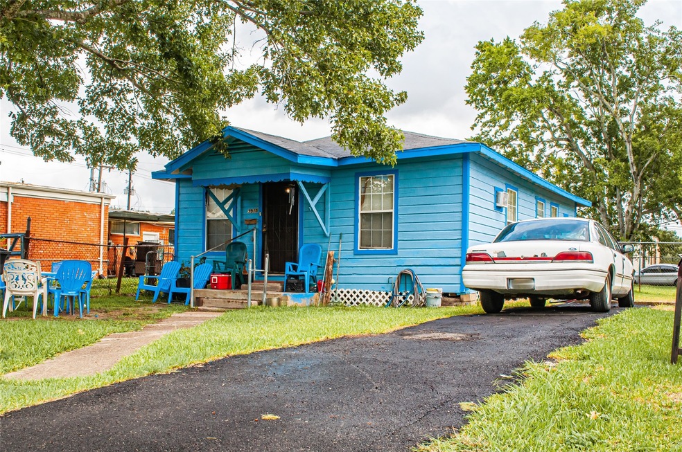 3915 Mount Pleasant St, Houston, TX 77021 - photo 1