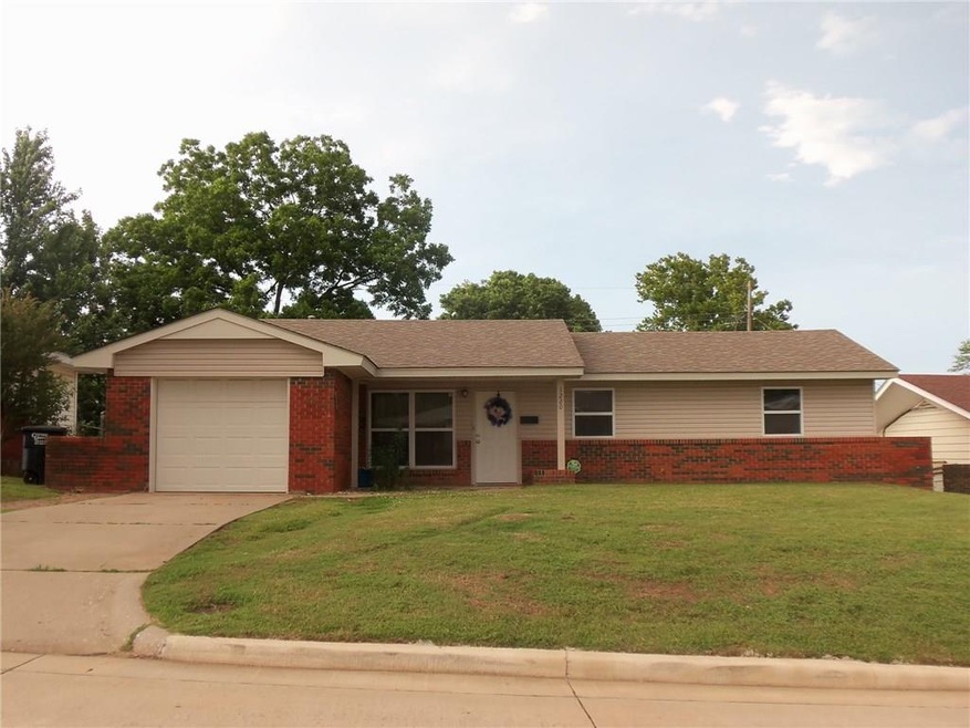 1220 Monroe Dr, Shawnee, OK 74804 - photo 1