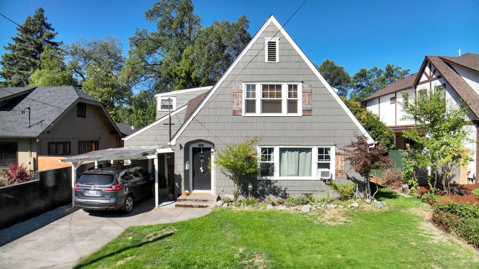 1446 NW Lawnridge Ave, Grants Pass, OR 97526 - photo 1