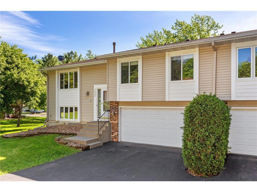 Welcome to 10969 104th Pl N in Maple Grove!