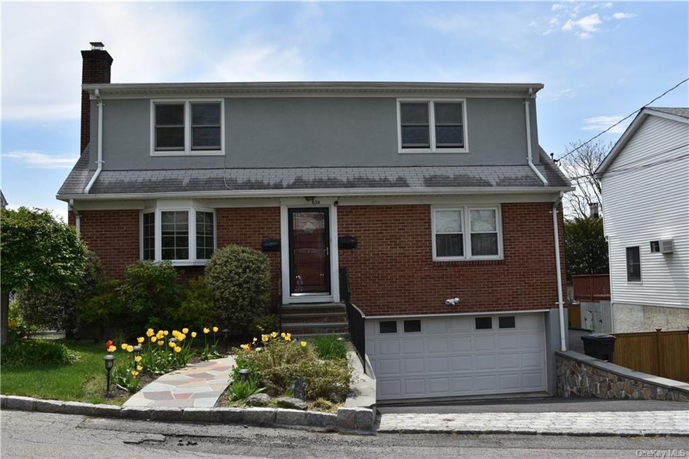 634 Cedar St, Mamaroneck, NY 10543 - photo 1