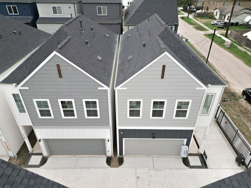 412 E Neyland St unit B, Houston, TX 77022 - photo 1