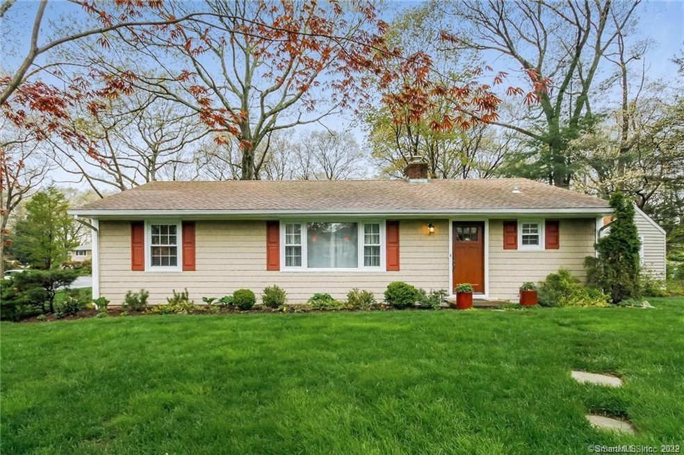 8 Acorn Ln, Norwalk, CT 06854 - photo 1