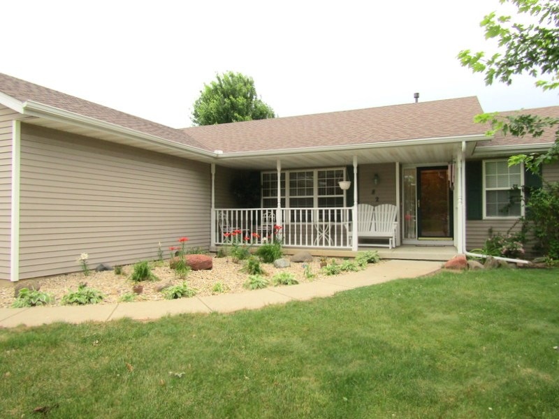 82 Gunther Dr, Evansville, WI 53536 - photo 1