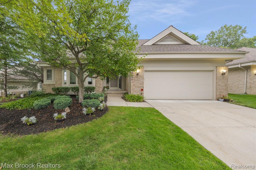 6584 Pleasant Lake Ct, West Bloomfield, MI 48322 - photo 1