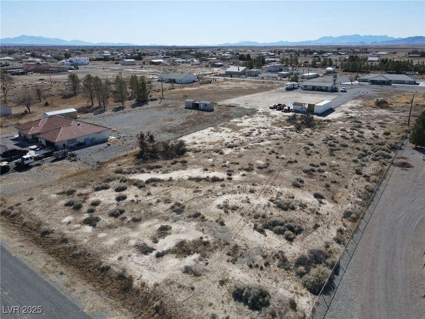 Bird's eye view with a mountain view