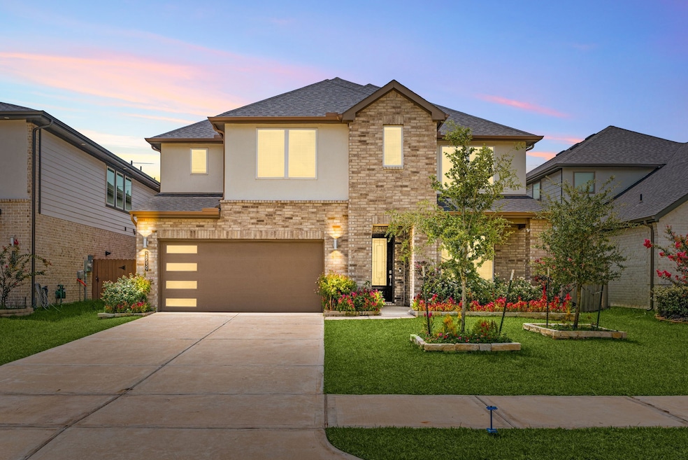 Charming brick exterior, 3-car tandem garage with