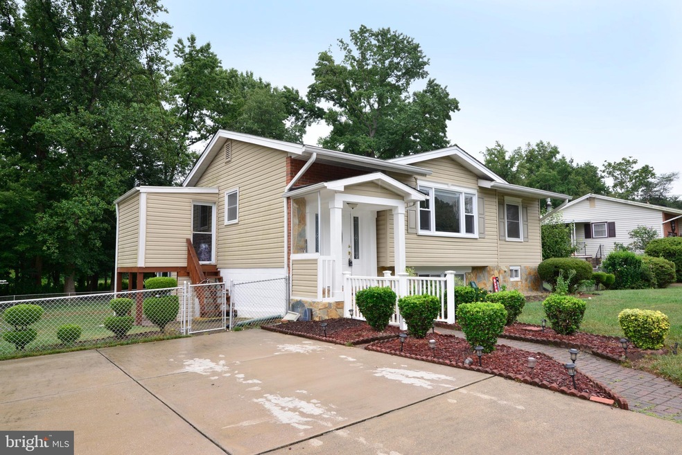 8801 Lagrange St, Lorton, VA 22079 - photo 1