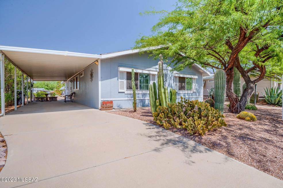 7694 Edgestone Frontview