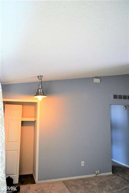 26535 Oakland St, Roseville, MI 48066 - photo 1